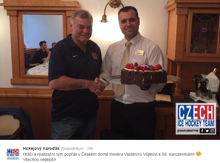 HOKEJ: Vůjtkovy narozeniny – budily ho esemesky a tleskal celý stadion