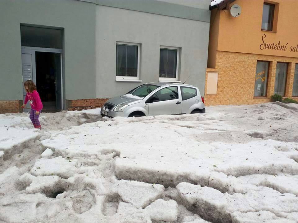 FOTO: Takhle Česko zasypaly kroupy! Podívejte se