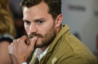 FOTO: Hvězda Padesáti odstínů šedi Jamie Dornan se vrátí do Karlových Varů!