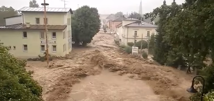 VIDEO: Záplavy dál devastují Německo. Čtyři mrtví v Bavorsku!