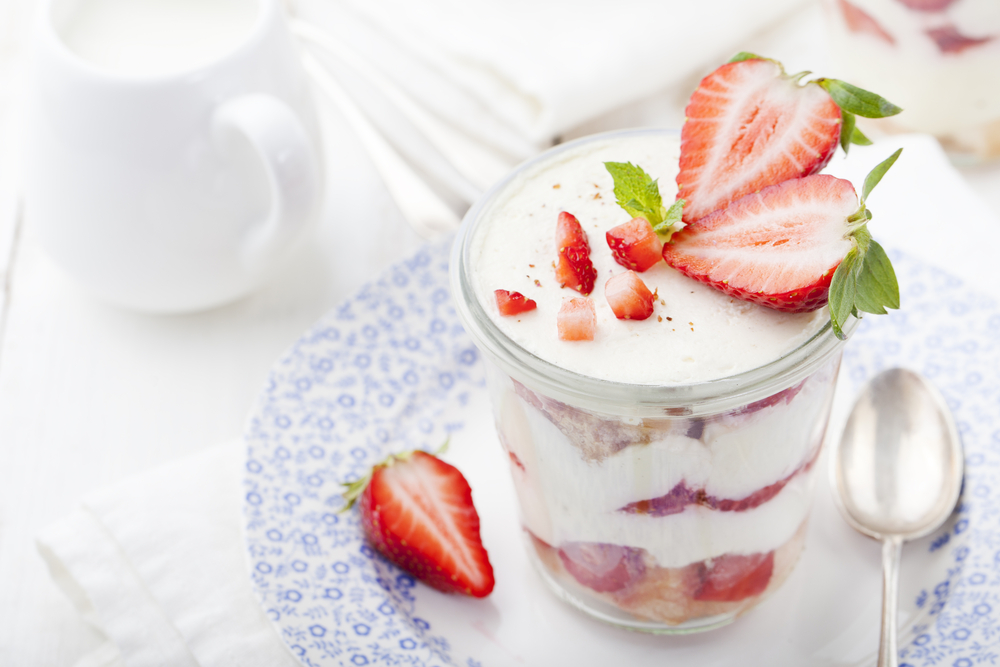SEZÓNA JAHOD JE TU: Rychlý jahodový pohár s mascarpone