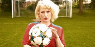 Miluna vyučuje fotbal: Dnes vám ukáže, jak dávat desítku!