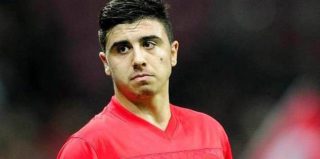 VIDEO: Turecký fotbalista si místo bránění upravoval účes a&nbsp;jeho tým dostal gól!