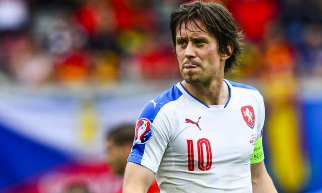 FOTBAL: Rosického prokletí pokračuje – na ME asi pro zranění dohrál!