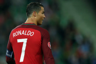 VIDEO: Ronaldo nedal penaltu a&nbsp;fanoušci Rakouska skandovali: Messi, Messi!