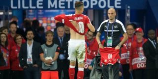 VIDEO: Nula branek ale čtyři roztržené dresy! Kustod Švýcarska měl víc práce než jejich brankář