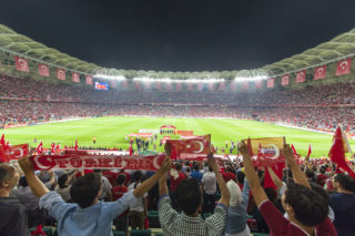 VIDEO: Nedávno byli za vyvrhely, teď celé Turecko slaví. I&nbsp;díky Česku!