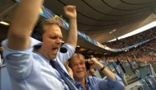 VIDEO: Komentátor Islandu se dostal do varu a&nbsp;s&nbsp;vykřičeným hlasem křepčil na&nbsp;tribuně!