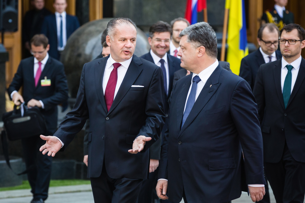 Muž vnikl do sídla slovenského prezidenta a spustil alarm, přesto jej ochranka nezadržela!
