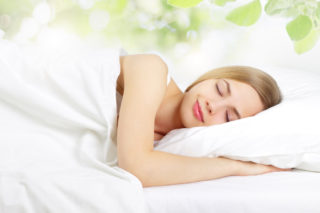 PORADNA FREKVENCE 1: Vedro v&nbsp;noci? Víme, jak se vyspat i&nbsp;v&nbsp;horkých dnech!