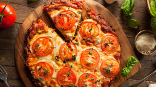 RECEPT FREKVENCE 1: Jenom 5 přísad a&nbsp;vykouzlíte dietní pizzu. Bez karbohydrátů!