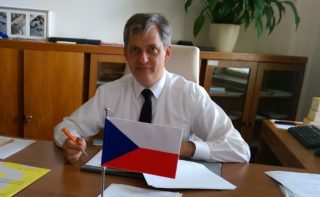 Dienstbier: Kdo přivedl Altnera a&nbsp;podepsal s&nbsp;ním smlouvu, nese největší díl odpovědnosti!