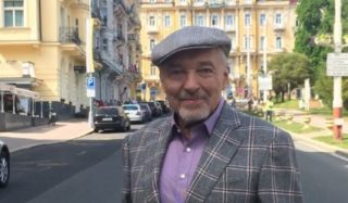 Karel Gott poprvé po&nbsp;porážce rakoviny vyrazil k&nbsp;moři! S&nbsp;rodinou je na&nbsp;Mallorce