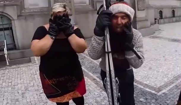 VIDEO: Míra Michálek rozdával vstupenky na Dobu ledovou. V kulichu a svetru!