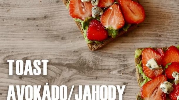 VIDEO: Toast s&nbsp;avokádem a&nbsp;jahodami. Překvapivé spojení chutí
