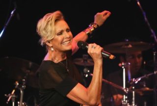 Ze židle jsem ještě na&nbsp;jevišti nespadla! Helena Vondráčková zářila a&nbsp;bavila na&nbsp;pražské Broadwayi