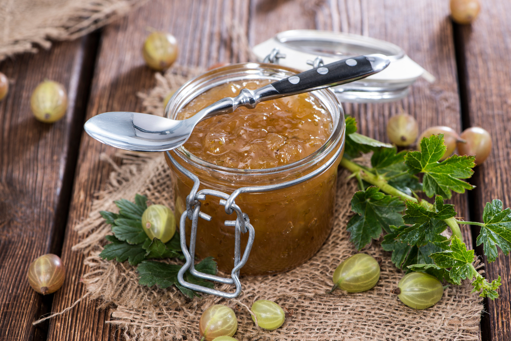 RECEPT FREKVENCE 1: Co s úrodou angreštu? No přece džem!