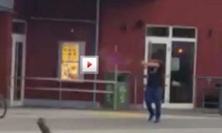 VIDEO: Takhle střílel útočník v&nbsp;Mnichově do lidí! Natočil ho kolemjdoucí