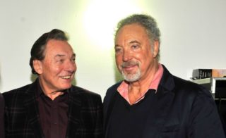 Zpěvák Tom Jones se chce v&nbsp;Česku potkat s&nbsp;Gottem!