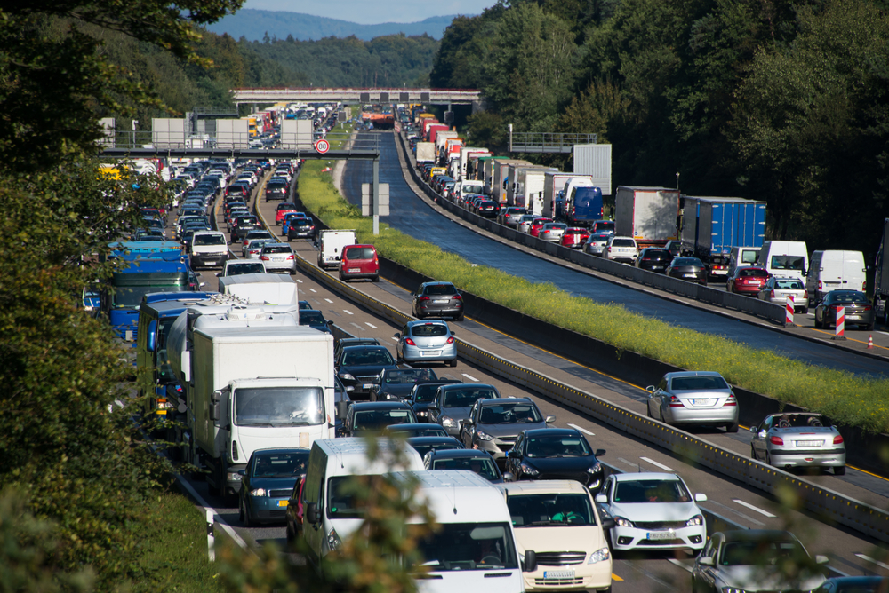 Silnice a dálnice v Evropě čekají návaly řidičů. V jakých úsecích bude nejhůř?