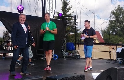 FOTO: Karel Gott se po nemoci vrátil na pódium! Podívejte se, jak mu to seklo