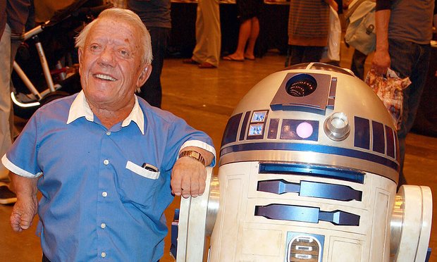 Zemřel Kenny Baker, představitel robota R2-D2 z&nbsp;Hvězdných válek!