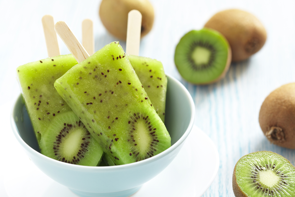 RECEPT FREKVENCE 1: Dejte si domácí nanuky z jablek a kiwi. Lahoda!