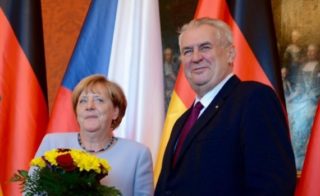 VIDEO: S&nbsp;Merkelovou jsem mluvil klidně, ale něco jsem si neodpustil, řekl Zeman!
