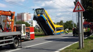 V Otrokovicích boural trolejbus! 13&nbsp;lidí je zraněných