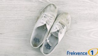 TIPY A&nbsp;TRIKY: Jak rychle vyčistit bílé boty? Podívejte se!