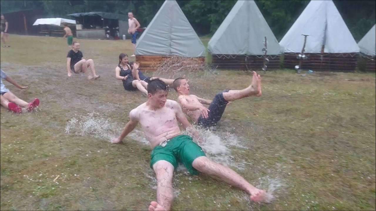 VIDEO, které obletělo svět: Čeští skauti připomínají, proč jsme milovali letní tábory!