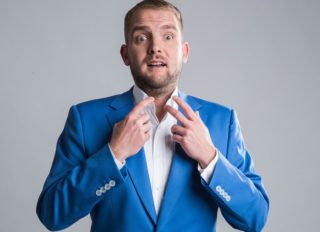 Bouček volal do sněmovny kvůli protikuřáckému zákonu. A&nbsp;pořádně si zachrchlal!