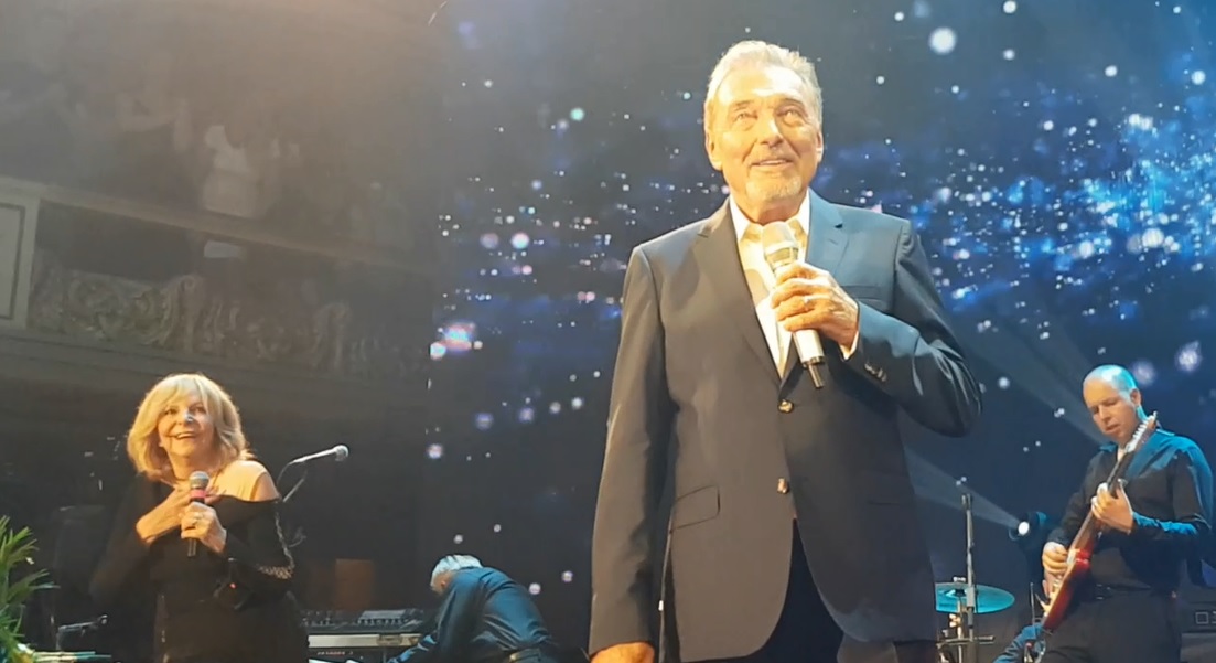 VIDEO: Karel Gott zazpíval Haně Zagorové k&nbsp;narozeninám! To musíte vidět