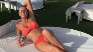 GALERIE: Copak je to za kočku? Helena Vondráčková ukázala své sexy tělo na&nbsp;Kanárech!