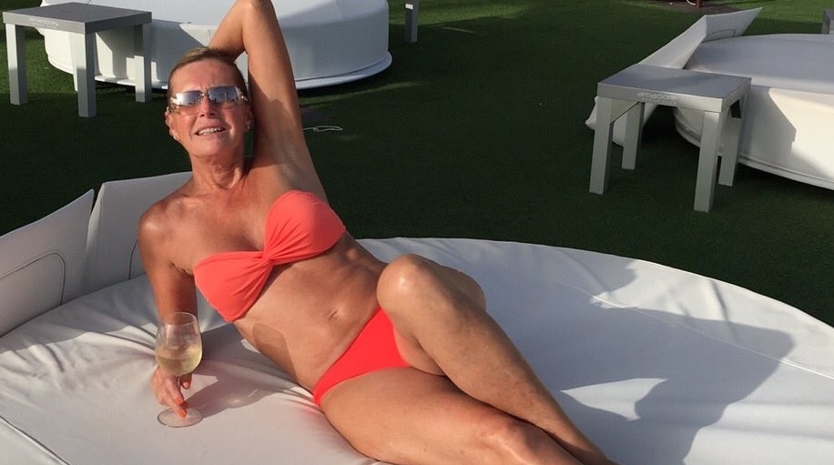 GALERIE: Copak je to za kočku? Helena Vondráčková ukázala své sexy tělo na&nbsp;Kanárech!