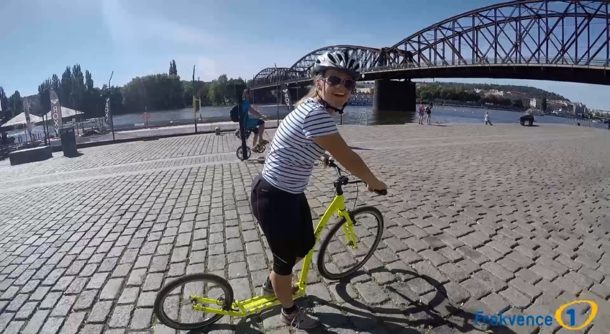 VIDEO: Jak se rychle pohybovat po městě? Zkuste to na koloběžce!
