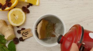 TIPY A&nbsp;TRIKY: Jak si můžete rychle udělat kávový filtr! Podívejte se