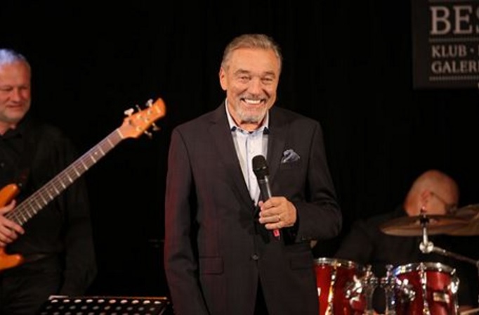 Karel Gott má za sebou úspěšný koncert v Malostranské besedě! Před ním zašel do kostela