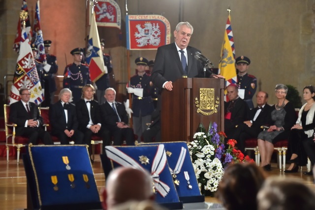 Státní svátek bez Zemana. Osobnosti a politici vyzývají k bojkotu Hradu