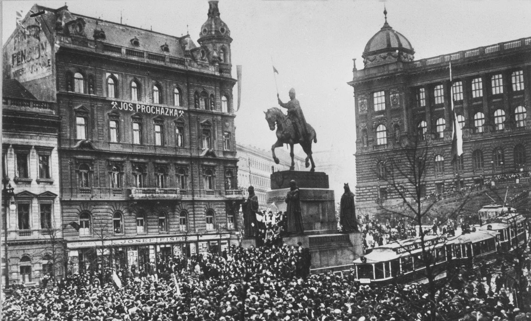 Unikátní záběry z&nbsp;28.&nbsp;října 1918: Takhle Pražané prováděli státní převrat. VIDEO