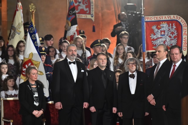 Na Hradě začal ceremoniál, vyznamenání čeká Klemeše, Duku či Hůlku