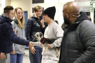 Česká kuchyně? Justin Bieber si po&nbsp;příletu do Prahy dal raději hambáče
