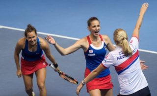 Tenistky ve finále zdolaly Francii 3:2 a&nbsp;mají fedcupový hattrick!
