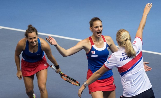 Tenistky ve finále zdolaly Francii 3:2 a mají fedcupový hattrick!