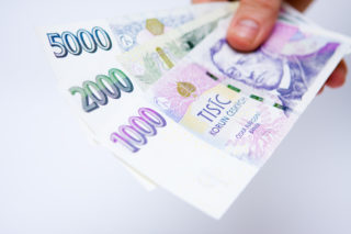 Firmy jsou zoufalé, chybí jim tisíce lidí! Brigádníkům nabízejí i&nbsp;160 korun za hodinu