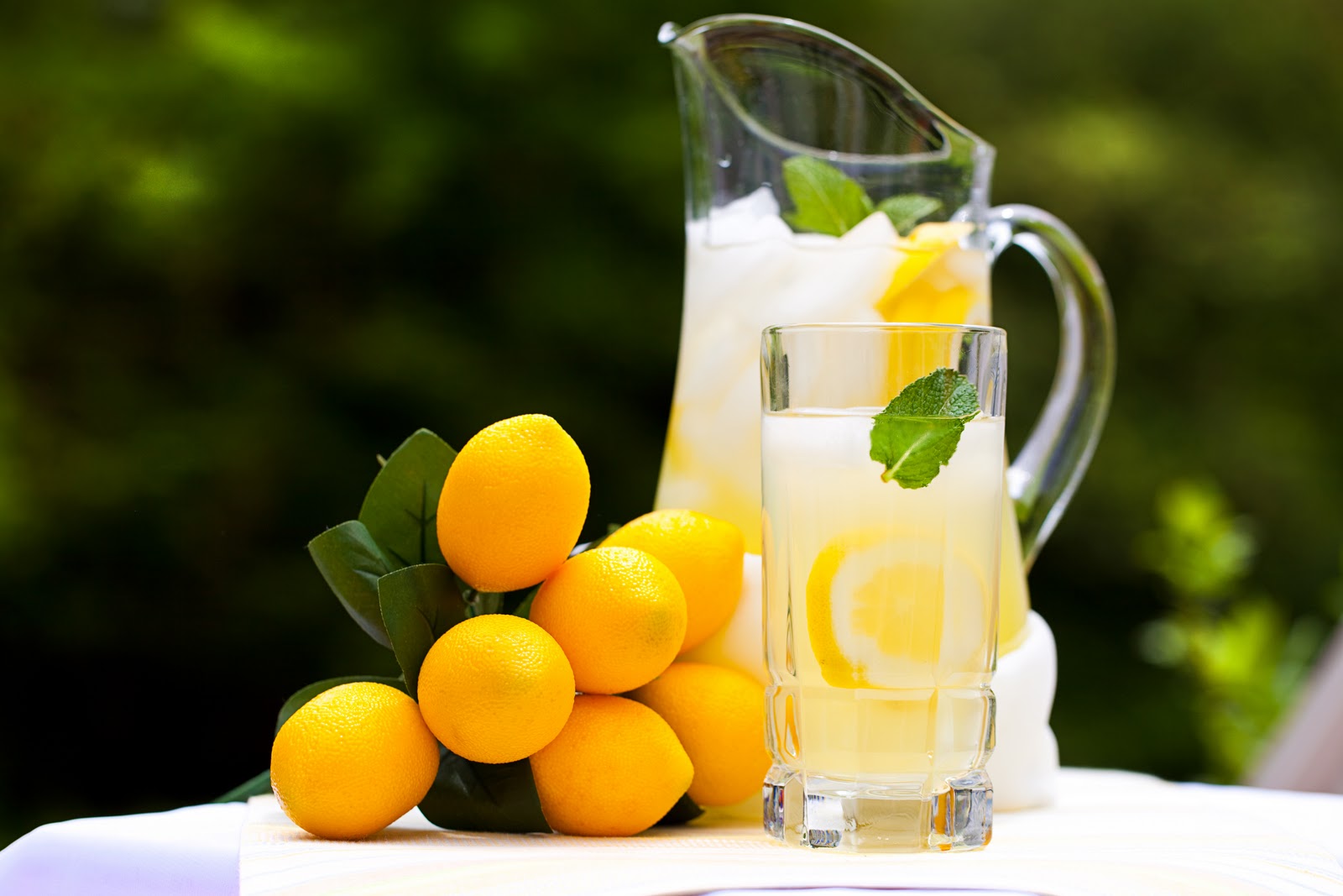 Jak na domácí limonádu. Ušetříte