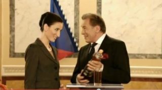 Karel Gott inkasoval milióny za reklamu. Co na&nbsp;to Jan Kraus?