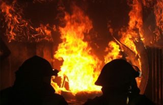 V Kopřivnici shořely bývalé haly Tatry za 100 milionů! Hasiči požár likvidovali 11 hodin