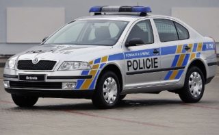 Tragická nehoda v&nbsp;Plzni: Obě děti, které srazilo auto, v&nbsp;noci zemřely!