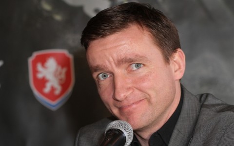 Křetínský nemá zapotřebí, aby šel skrze média po&nbsp;Slavii, řekl v&nbsp;Press klubu Vladimír Šmicer